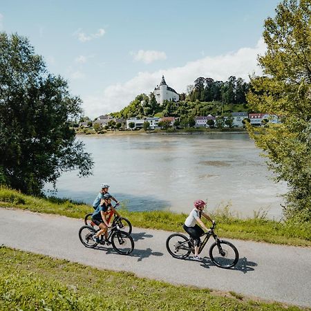 Privatzimmer - Sieben An Der Donau Ottensheim Exterior foto