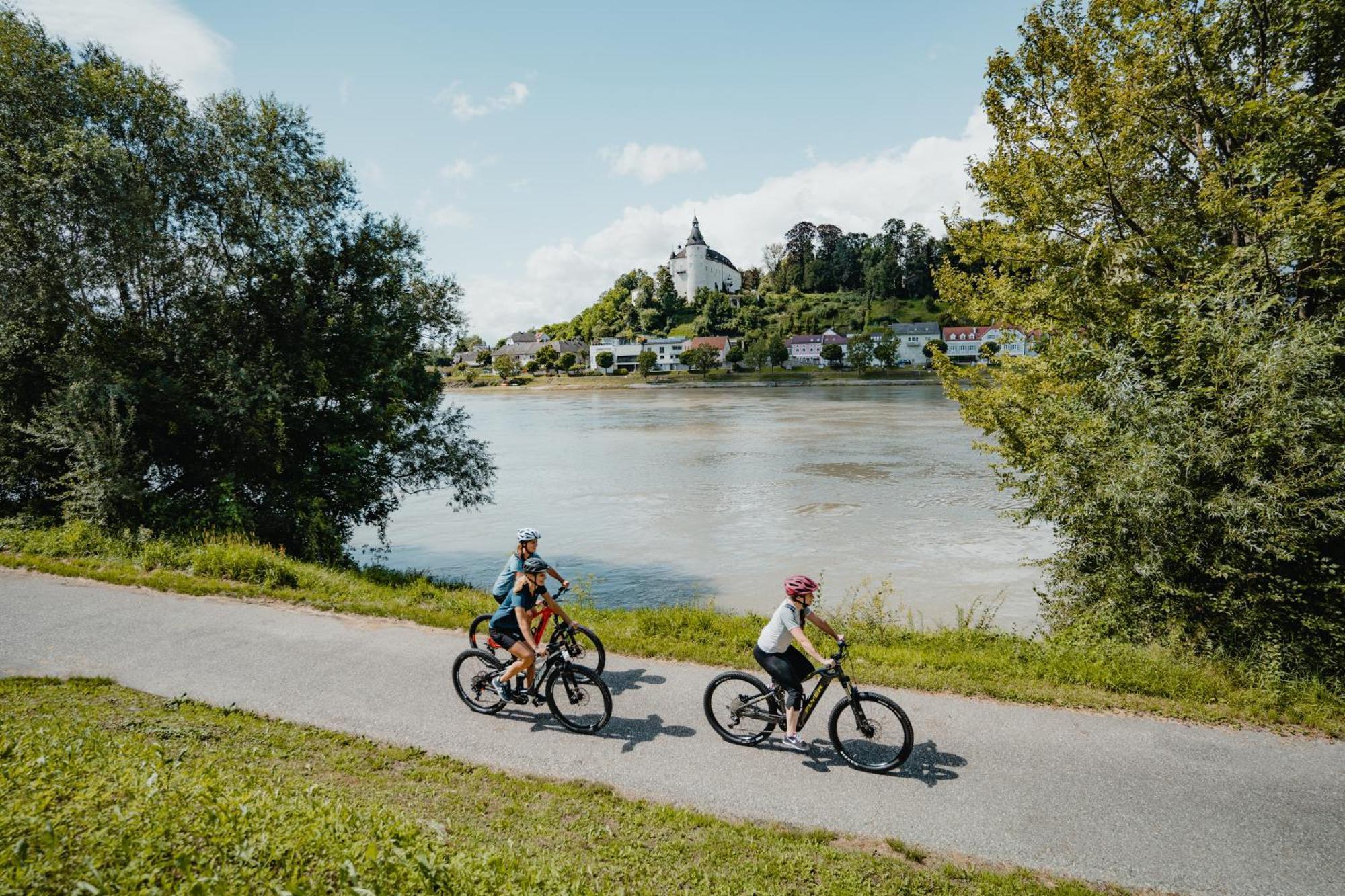 Privatzimmer - Sieben An Der Donau Ottensheim Exterior foto