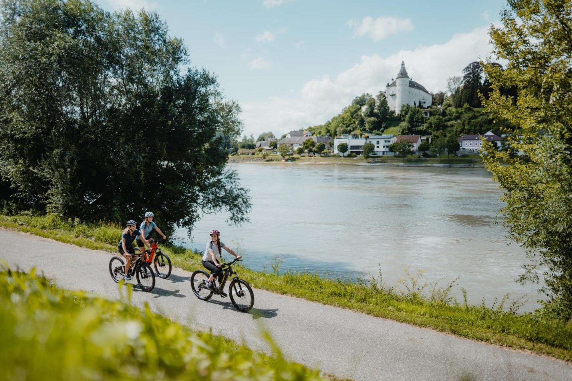 Privatzimmer - Sieben An Der Donau Ottensheim Exterior foto